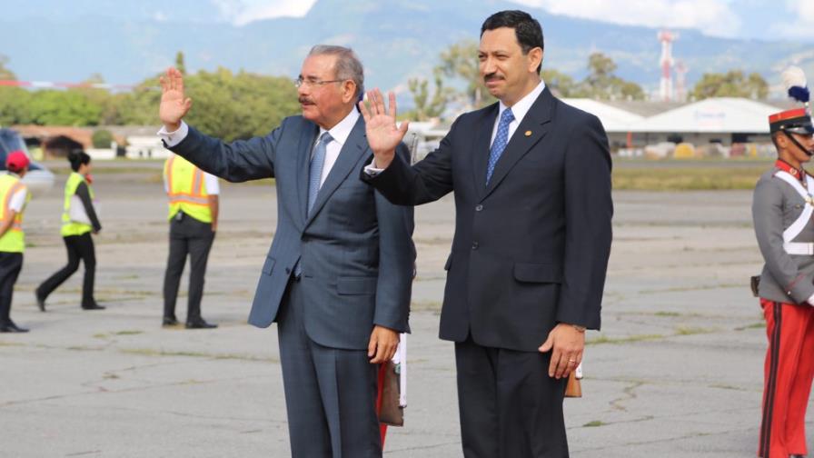 Presidente dominicano llega a Guatemala para cumbre del SICA