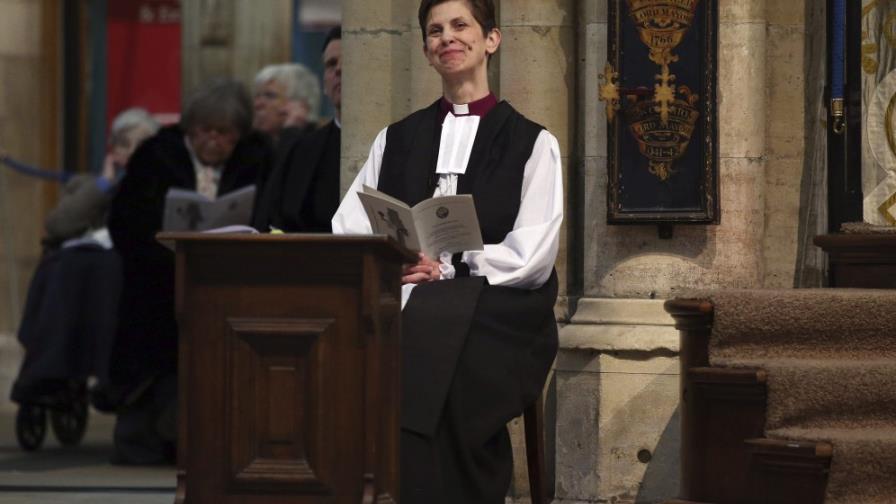 Libby Lane, una obispa experta en tender puentes