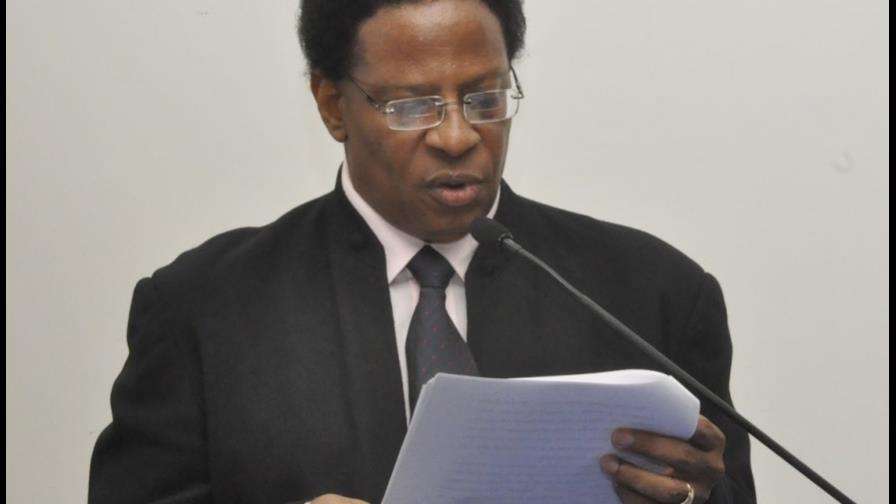 Otorgan Premio Nacional de Literatura a novelista Roberto Marcallé Abreu Otorgan Premio Nacional de Literatura a novelista Roberto Marcallé Abreu