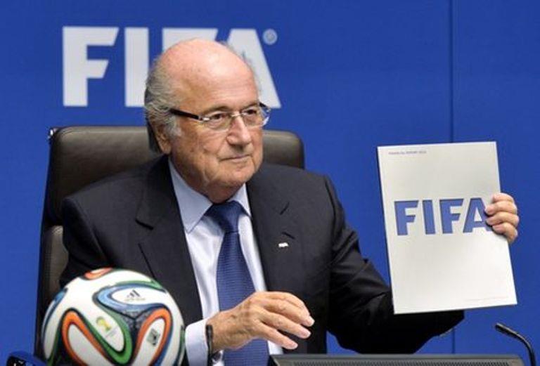 Joseph Blatter dice que a la UEFA le falta valor para retarlo en la FIFA