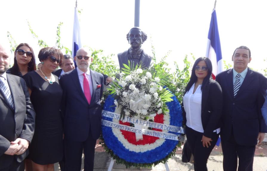 Embajada Dominicana en Panamá honra a Duarte con ofrenda floral