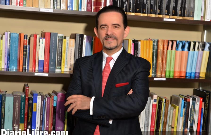 Jurista Carlos Salcedo pondrá a circular libro