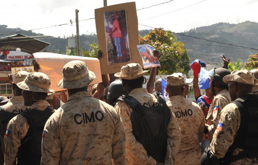 Cancillería consulta embajador y cónsul tras ataque a consulado dominicano en Haití
