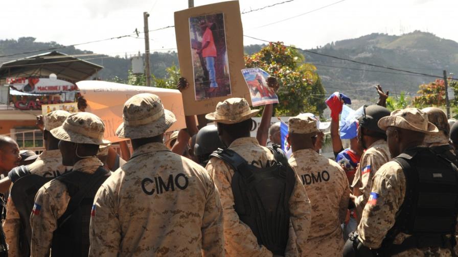 Cancillería consulta embajador y cónsul tras ataque a consulado dominicano en Haití