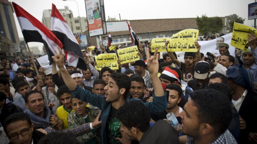 Presidente yemení huye del país por mar ante avance rebelde Presidente yemení huye del país por mar ante avance rebelde