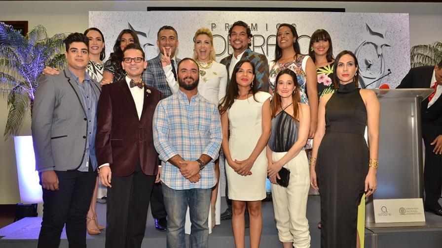 Giancarlo Beras asume la alfombra roja de Premios Soberano