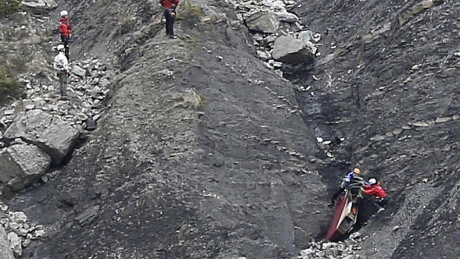 Piloto del avión estrellado quedó fuera de la cabina