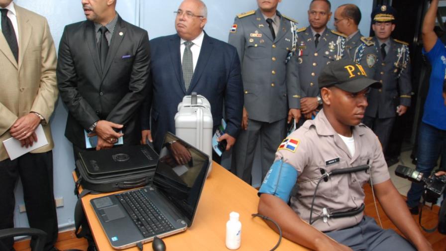 Código de Ética y uso polígrafo para adecentar la conducta de la Policía Nacional Código de Ética y uso polígrafo para adecentar la conducta de la Policía Nacional