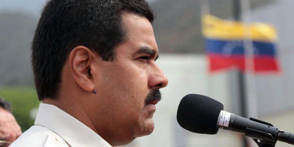 Denuncian Maduro obliga a venezolanos a firmar contra sanciones de Obama