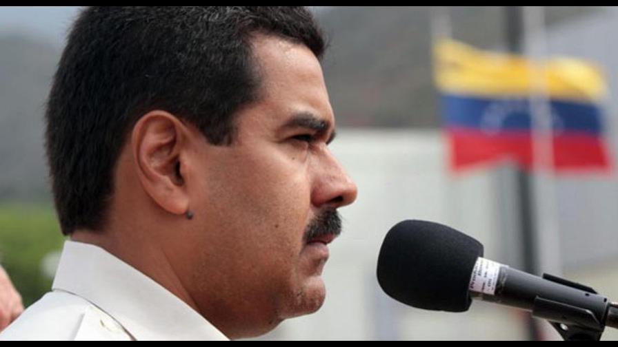 Denuncian Maduro obliga a venezolanos a firmar contra sanciones de Obama Denuncian Maduro obliga a venezolanos a firmar contra sanciones de Obama
