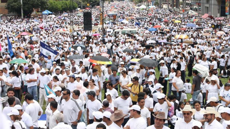 Cerca de medio millón de personas marchan contra la violencia en El Salvador Cerca de medio millón de personas marchan contra la violencia en El Salvador