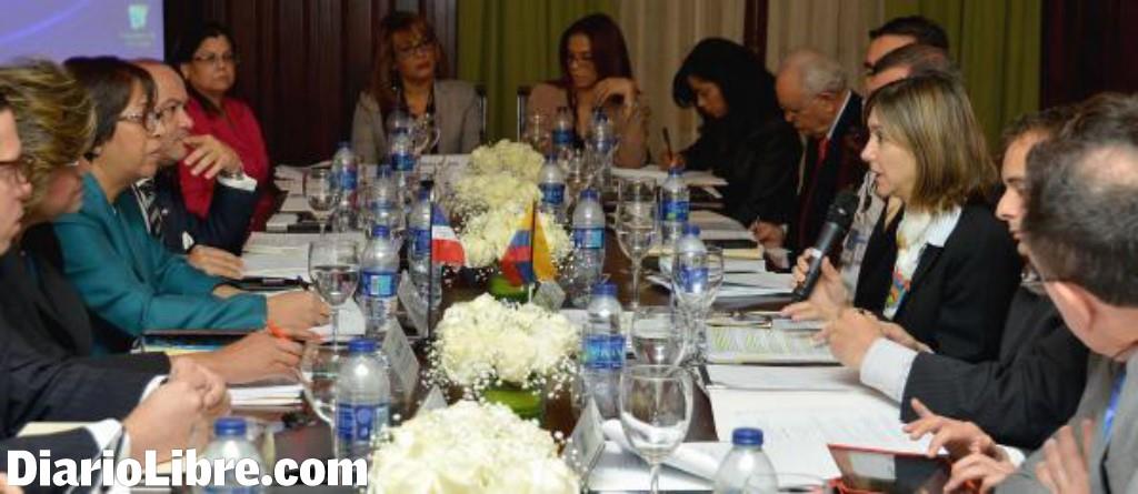 Colombia y República Dominicana tratan temas de cooperación bilateral
