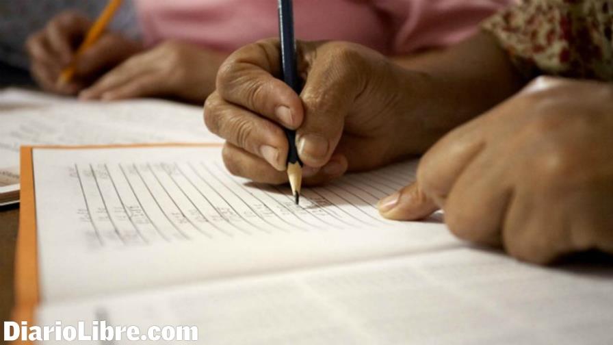 El 99% de los iletrados ya está inscrito en el Plan Nacional de Alfabetización El 99% de los iletrados ya está inscrito en el Plan Nacional de Alfabetización