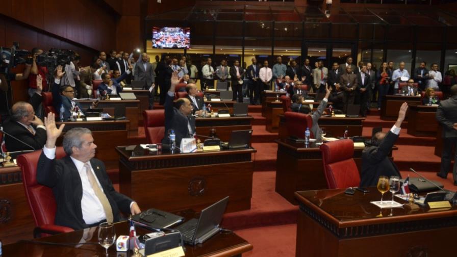 Con abstención de 10 y ausencia de un senador, aprueban proyecto de reforma Con abstención de 10 y ausencia de un senador, aprueban proyecto de reforma