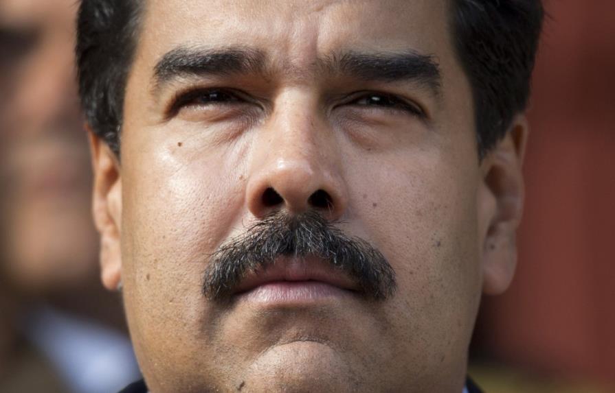 Maduro descarta dolarización de Venezuela