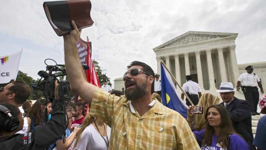 La emoción y el orgullo gay rodearon el Tribunal Supremo de EEUU