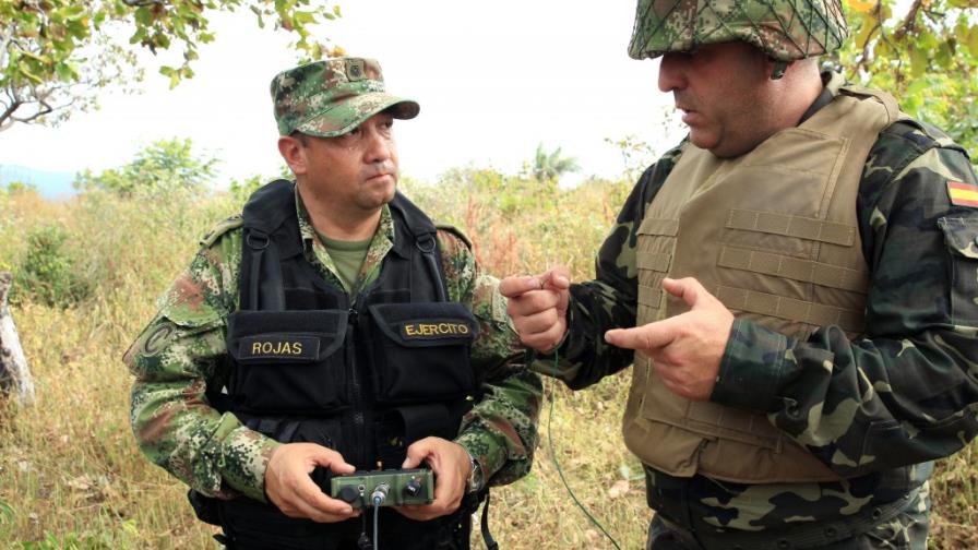 Seis semanas de entrenamiento para eliminar minas antipersona con las FARC
