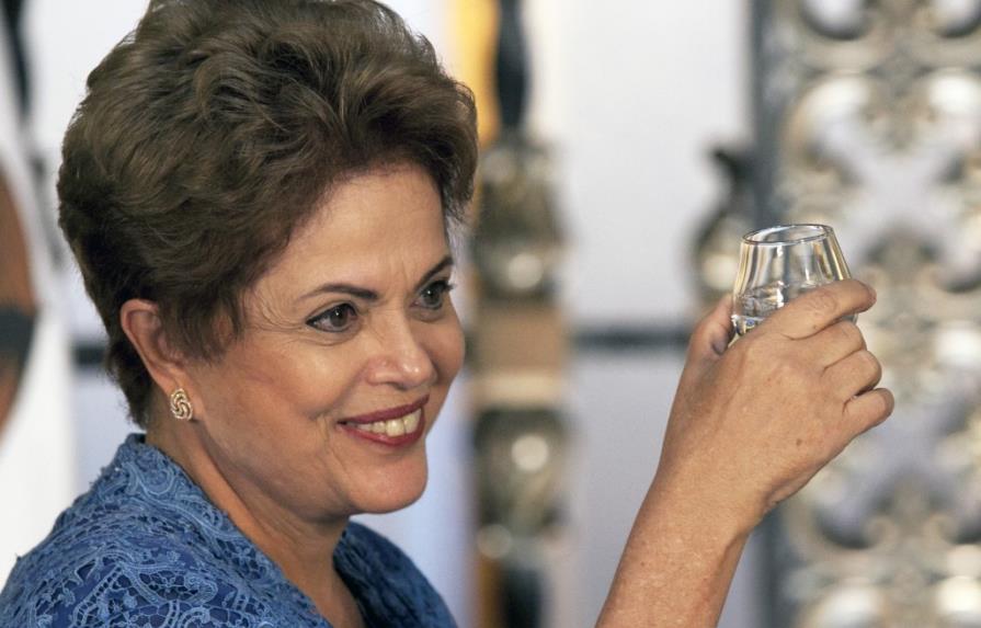 Rousseff viaja a EEUU para reunión con Obama y ganar confianza de inversores