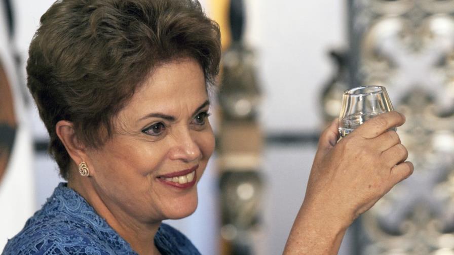 Rousseff viaja a EEUU para reunión con Obama y ganar confianza de inversores