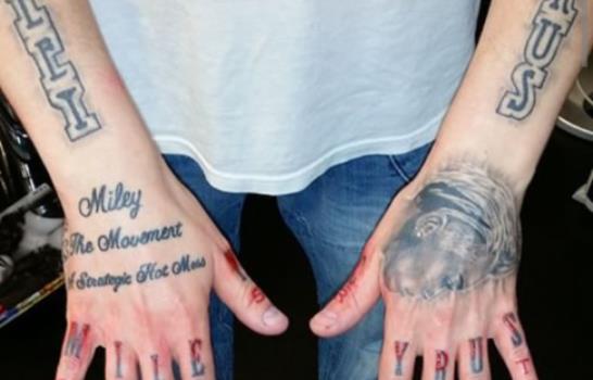 Fanático que tiene 29 tatuajes de Miley Cyrus se los quiere quitar