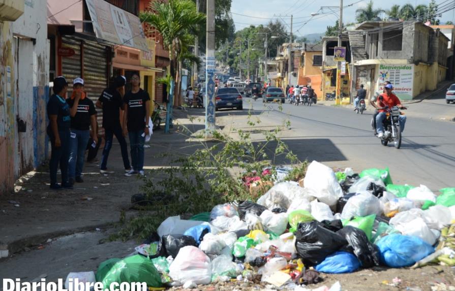 San Cristóbal sumida en basura; cabildo politiza crisis