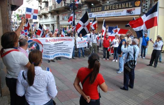 Movimientos cívicos se manifiestan a favor de la deportación de haitianos ilegales