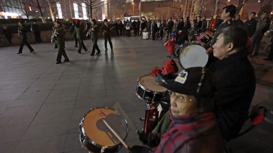 China: Bailes de ancianas tropiezan con vecinos y normas China: Bailes de ancianas tropiezan con vecinos y normas