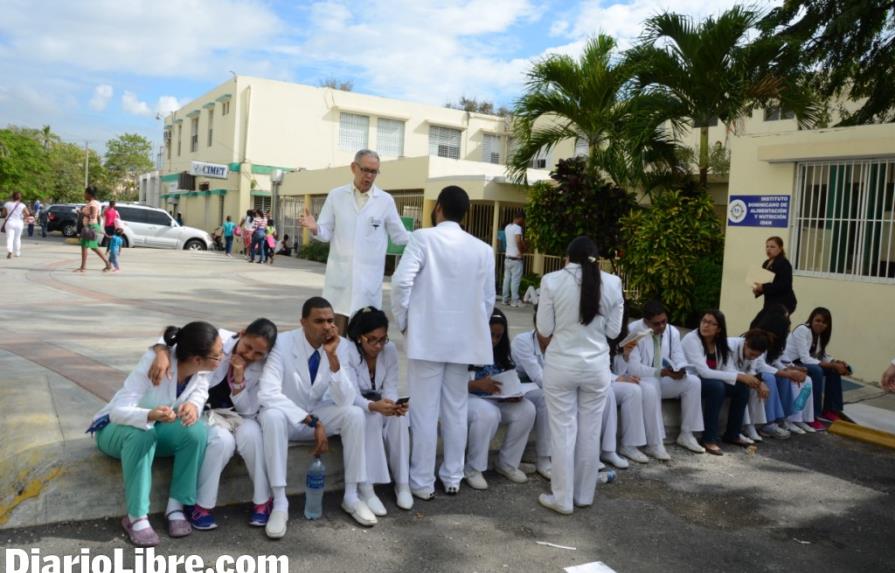 Colegio Médico pide revisión de examen residencias médicas