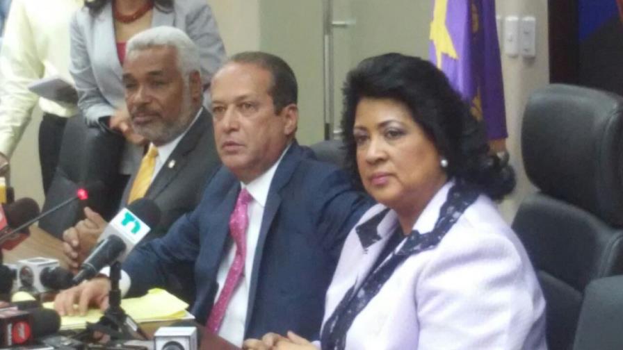 El tema de la reelección será tratado el 19 de abril por el Comité Político del PLD El tema de la reelección será tratado el 19 de abril por el Comité Político del PLD