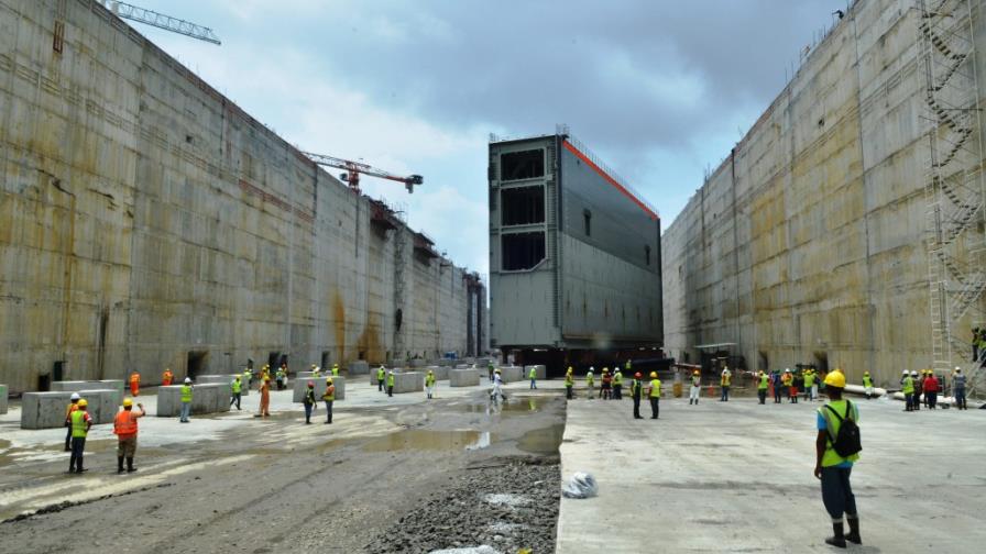 Buques portacontenedores más grandes generan auge de los canales en Centroamérica Buques portacontenedores más grandes generan auge de los canales en Centroamérica