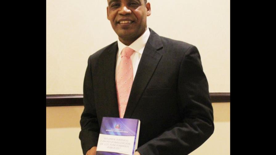 Ponen en circulación libro de Gregorio Montero, secretario general del CLAD