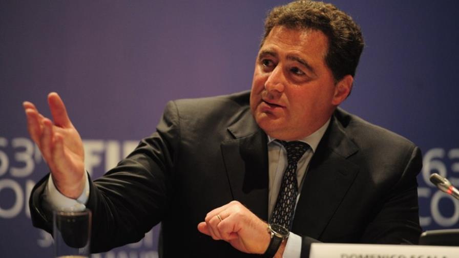 Supervisor de la FIFA insta a Blatter que se deje de rodeos y renuncie a la presidencia