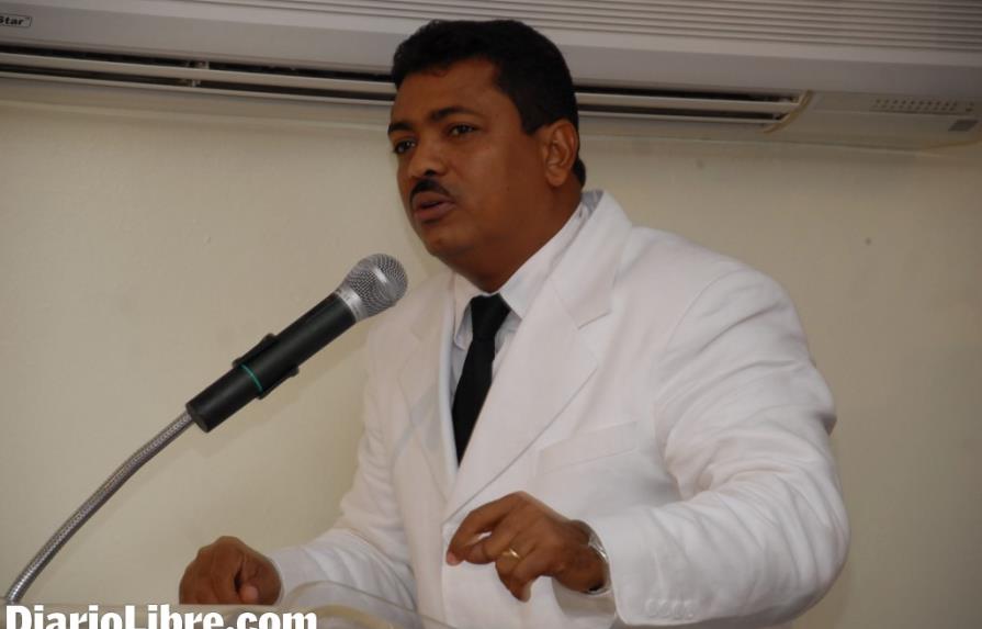 Renuncia Junior Santos a la secretaría general del PRD; daría paso a Peña Guaba