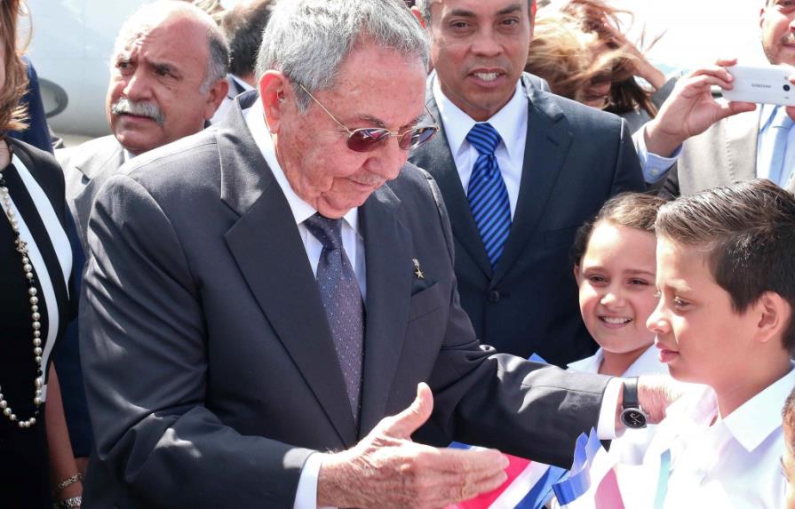 Raúl Castro exige que cese el bloqueo de Estados Unidos a Cuba