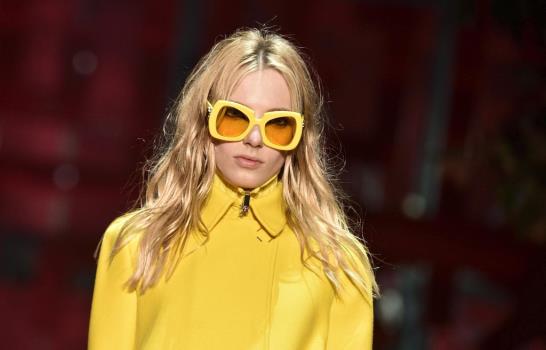 Los colores negro y amarillo limón tiñen Semana de la Moda de Milán