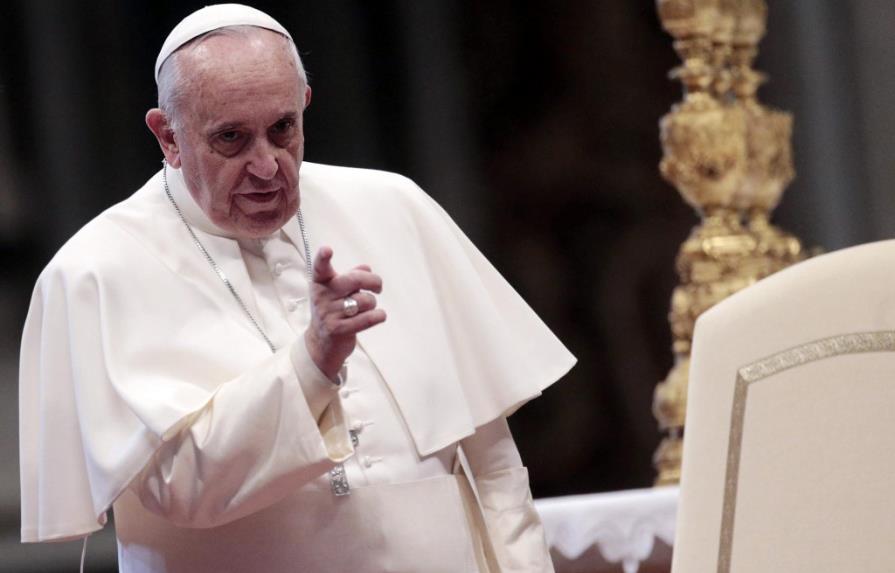 El papa critica que ofrezcan 11 horas de trabajo a 600 euros