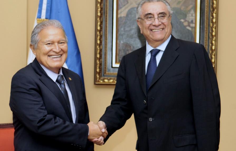 Presidente de El Salvador apoya al tribunal electoral para comicios