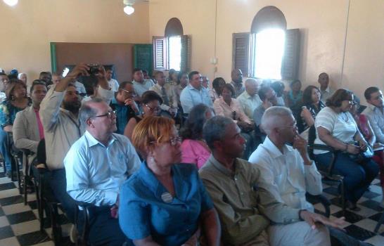 Dejan reiniciados trabajos de remozamiento de Catedral y la Iglesia Santa Cruz de Barahona Dejan reiniciados trabajos de remozamiento de Catedral y la Iglesia Santa Cruz de Barahona