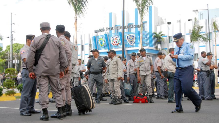 Policía Nacional y AMET comienzan a movilizar personal por Semana Santa Policía Nacional y AMET comienzan a movilizar personal por Semana Santa