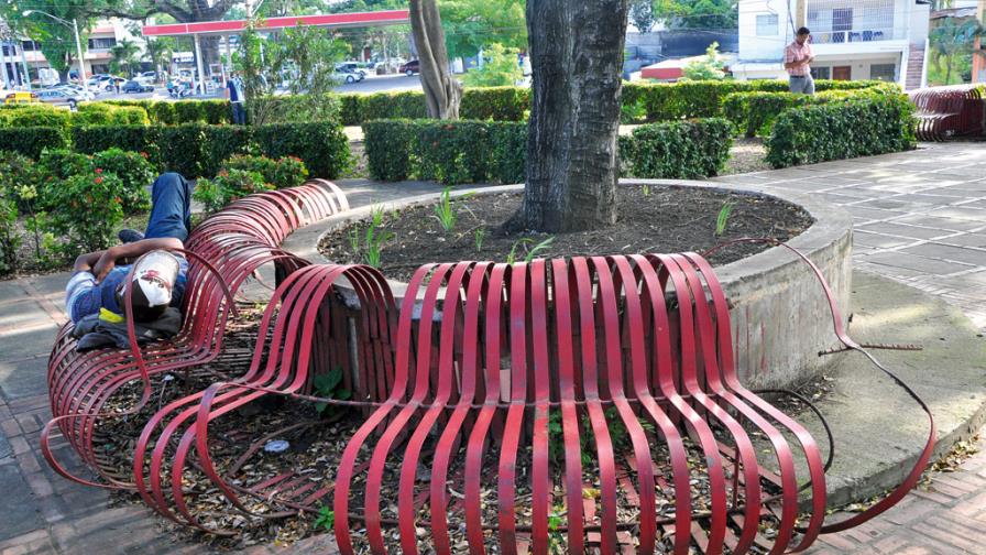 Parque Imbert de Santiago, sin dolientes; el lunes harán actos