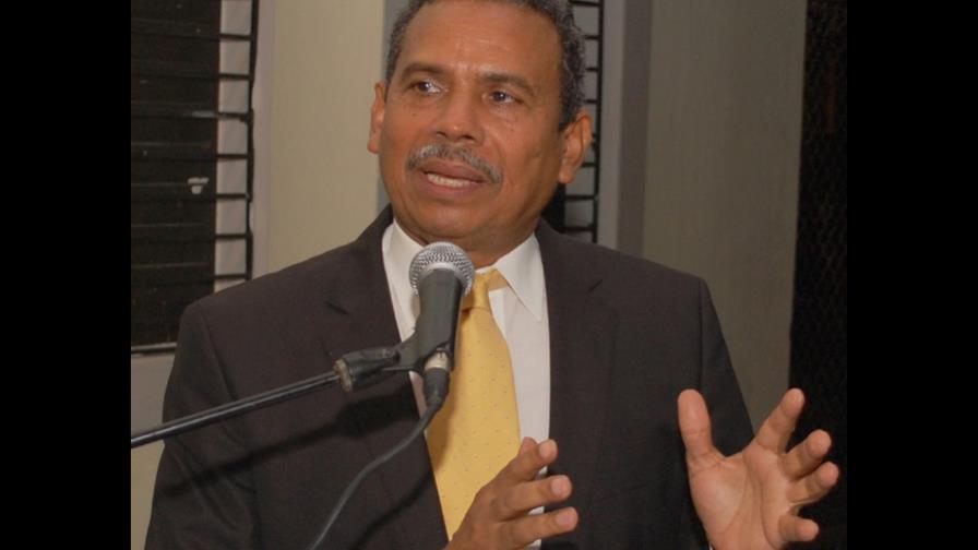 Radhamés Segura exhorta a peledeístas a actuar con la cabeza fría Radhamés Segura exhorta a peledeístas a actuar con la cabeza fría