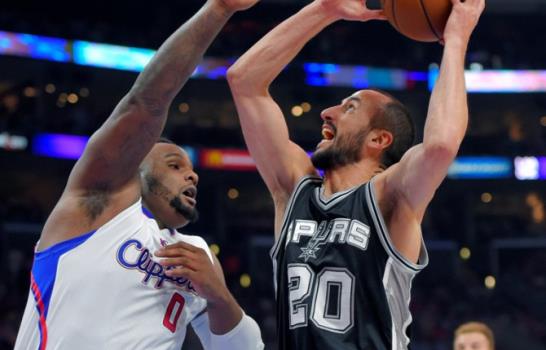 Rockets doblegan a Mavs y avanzan a 2da ronda de playoffs; Spurs vencen a Clippers