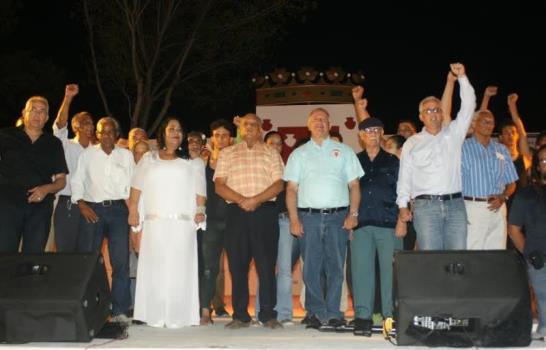 Ayuntamiento de Santiago construye plaza en honor a Caamaño