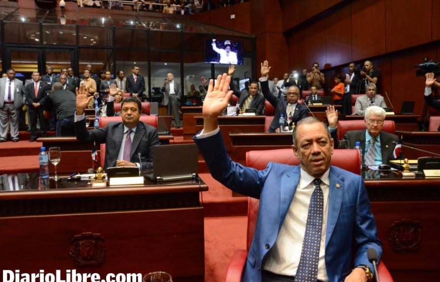 El Senado aprueba a unanimidad ley que convoca a Asamblea para permitir repostulación de Danilo