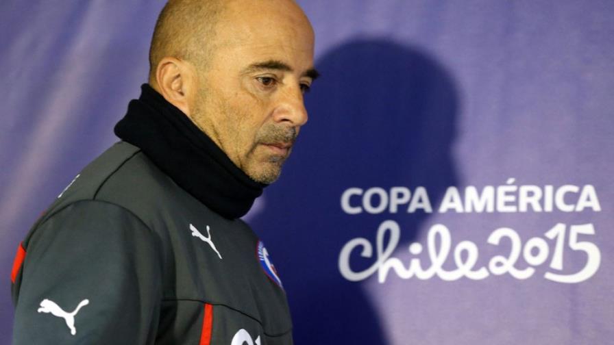 El técnico de la selección chilena considera que sanción a Jara fija un mal precedente