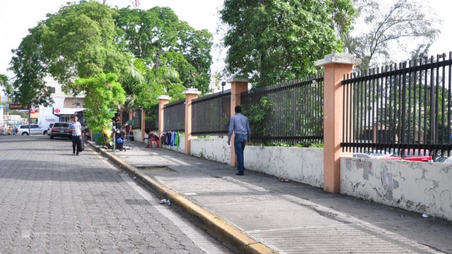Entorno hospital Cabral y Báez convertido en espacio inseguro
