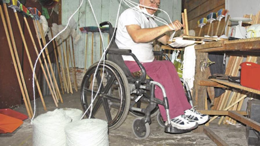 Insertan al empleo a 56 con discapacidad