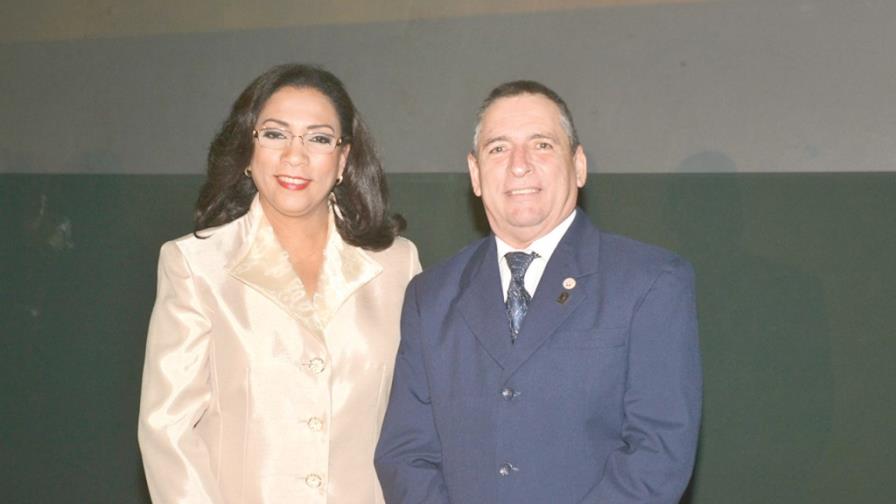 Medicina interna se actualiza en congresos