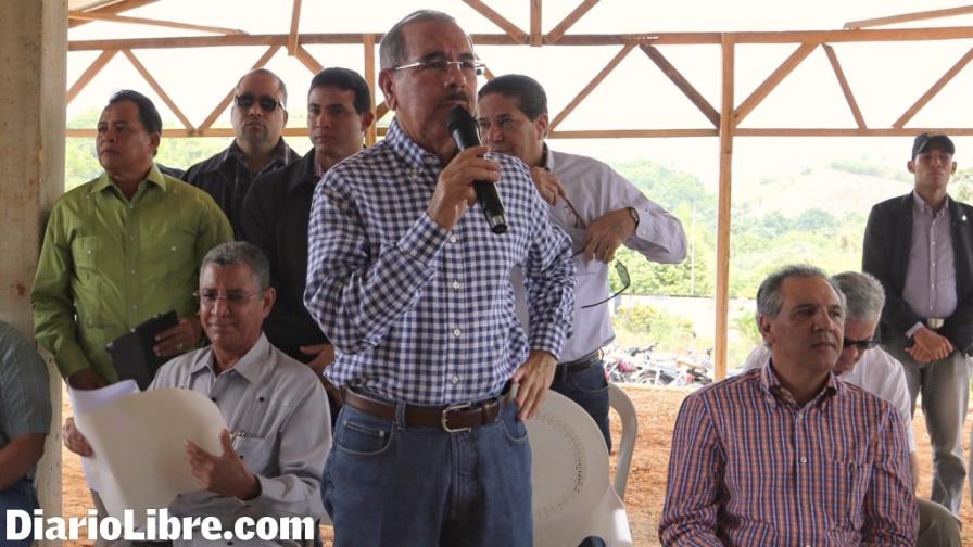 Danilo otorga créditos a cunicultores