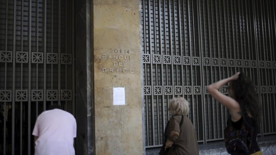 Tsipras lleva a Grecia al borde del abismo